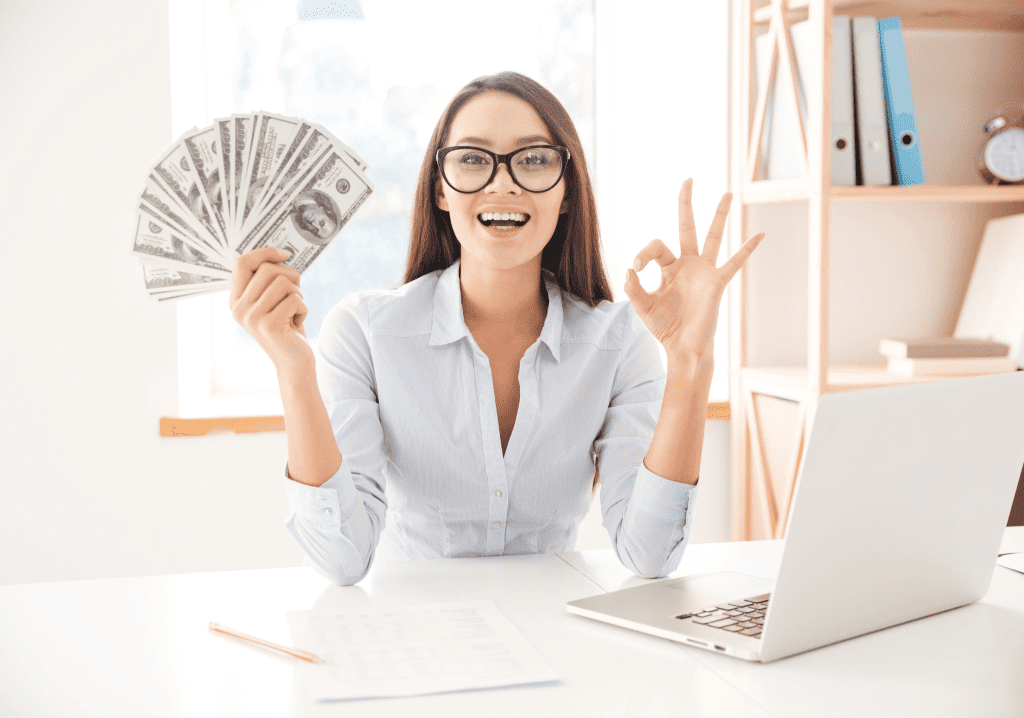 phpFox Affiliate lady